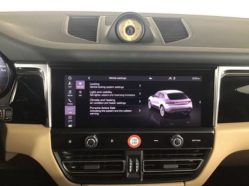 Certified 2026 Porsche Macan AWD/4WD image 35