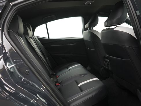 Used 2025 Toyota Camry SE image 11