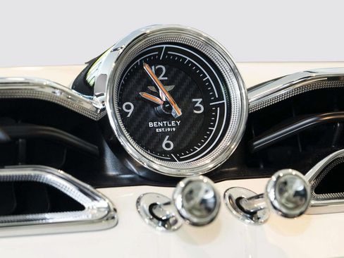 Used 2022 Bentley Bentayga AWD/4WD image 41