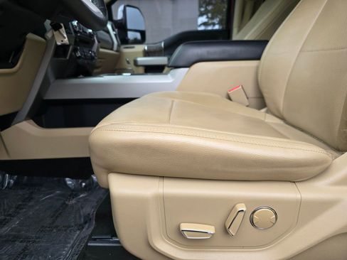 Used 2017 Ford F250 Lariat w/ Chrome Package image 29