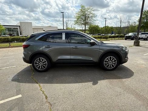 New 2024 Ford Escape SE image 18