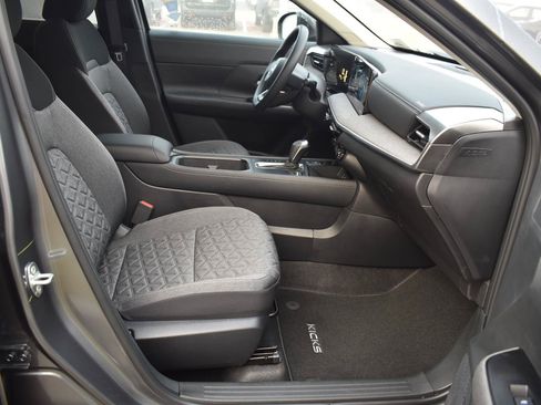 Used 2026 Nissan Kicks SV w/ SV Premium Package FWD image 46