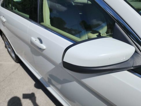 Used 2015 Ford Taurus SEL FWD image 10