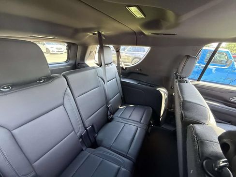 Used 2022 Chevrolet Suburban Z71 w/ Z71 Off-Road Package AWD/4WD image 17