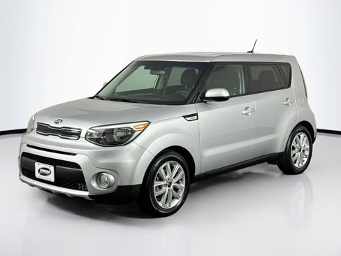 Used 2018 Kia Soul + FWD image 6