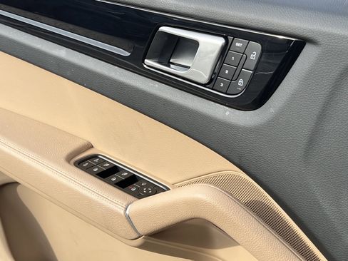 Certified 2023 Porsche Cayenne image 30