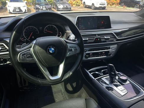 Used 2019 BMW 740i w/ Executive Package RWD image 2