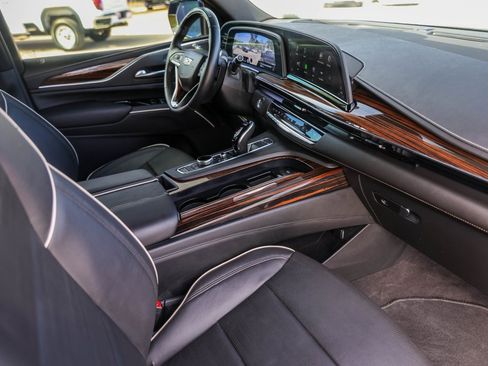 Used 2024 Cadillac Escalade Premium Luxury image 31