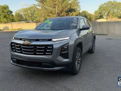 Used 2026 Chevrolet Equinox LT AWD/4WD image 2