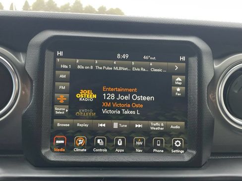 Used 2022 Jeep Wrangler Unlimited Sahara AWD/4WD image 36