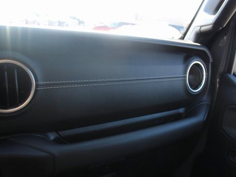 Used 2022 Jeep Gladiator Overland w/ Popular Equipment Package image 23