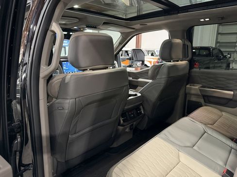 Used 2025 Ford F250 Platinum w/ Platinum Plus Package image 17