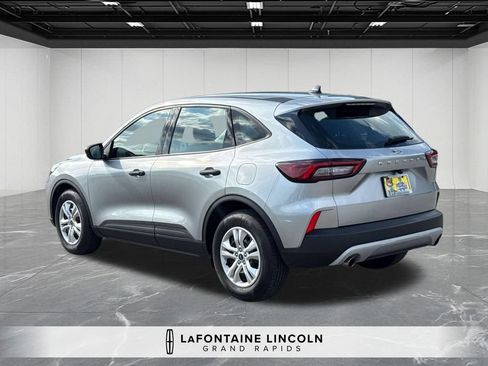 Used 2023 Ford Escape FWD image 3