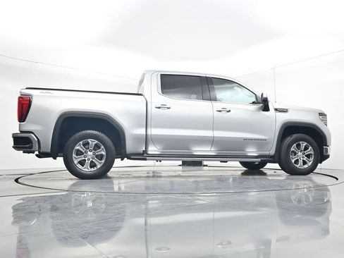 Used 2022 GMC Sierra 1500 SLT AWD/4WD image 26