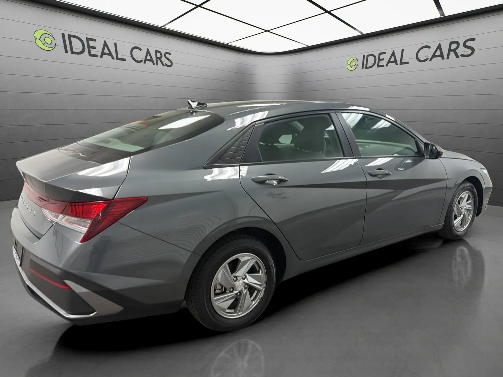 Used 2024 Hyundai Elantra SE FWD image 5