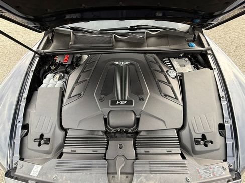 Used 2019 Bentley Bentayga image 22