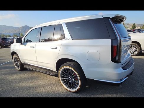 Used 2023 Cadillac Escalade Premium Luxury AWD/4WD image 9
