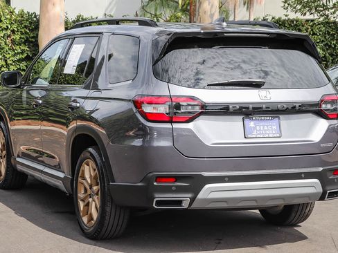 Used 2024 Honda Pilot Touring image 8