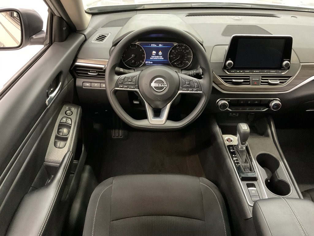 Used 2025 Nissan Altima 2.5 SV AWD/4WD image 15