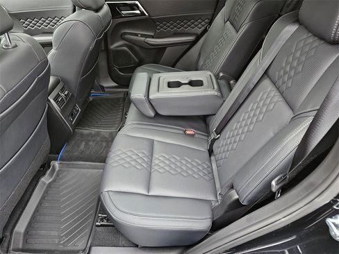 Used 2025 Mitsubishi Outlander SEL Black Edition image 10
