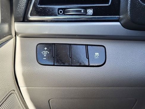 Used 2017 Hyundai Elantra SE image 19