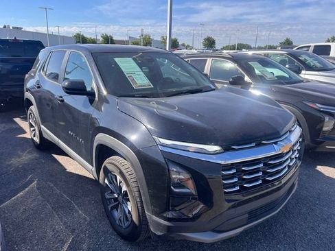 Used 2025 Chevrolet Equinox LT AWD/4WD image 1