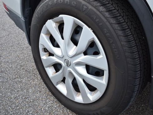 Used 2018 Nissan Rogue S image 10