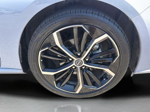 Used 2025 Nissan Altima 2.5 SR FWD image 9