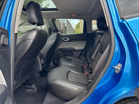 Used 2022 Jeep Compass Latitude w/ Sun and Sound Group FWD image 16