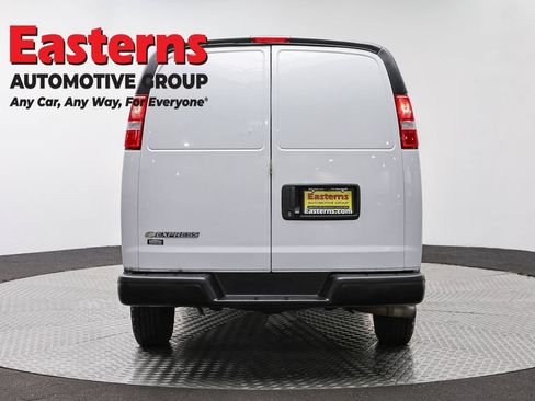 Used 2021 Chevrolet Express 2500 w/ Driver Convenience Package RWD image 6