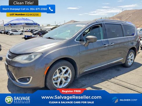 Used 2018 Chrysler Pacifica Touring-L w/ Advanced Safetytec Group FWD image 1