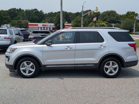 Used 2019 Ford Explorer XLT w/ Equipment Group 202A FWD image 2