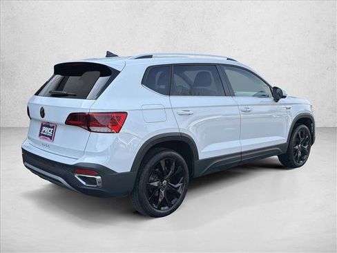 Used 2024 Volkswagen Taos SE image 5