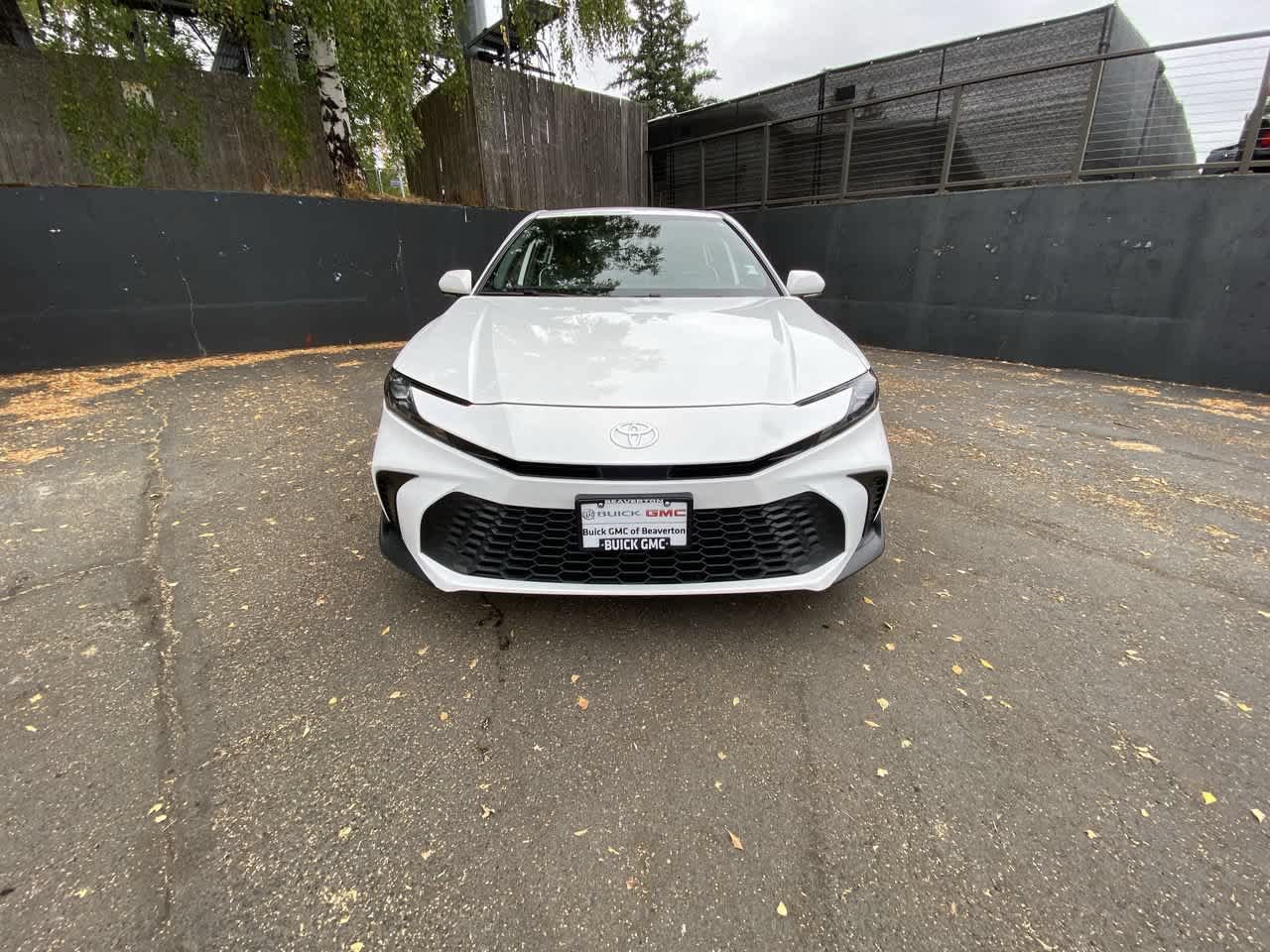Used 2025 Toyota Camry SE FWD image 9
