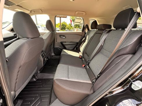 Used 2023 Nissan Rogue SV FWD image 9