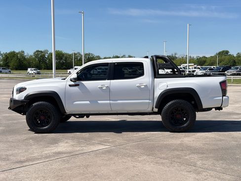 Used 2018 Toyota Tacoma TRD Pro image 2