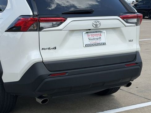 Used 2021 Toyota RAV4 XLE Premium FWD image 6