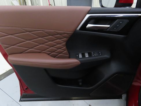 New 2025 Mitsubishi Outlander SEL image 9