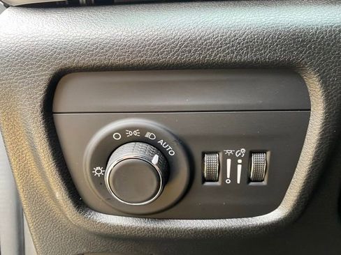 Used 2023 Jeep Grand Cherokee Altitude AWD/4WD image 14