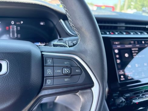 Used 2023 Jeep Grand Cherokee Altitude AWD/4WD image 17