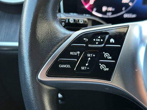 Used 2024 Mercedes-Benz GLC 300 image 27