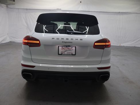 Used 2018 Porsche Cayenne w/ Premium Package AWD/4WD image 6