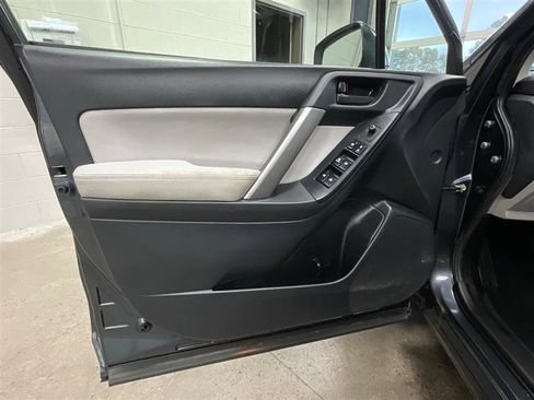 Used 2015 Subaru Forester 2.5i Premium w/ All-Weather Package image 10