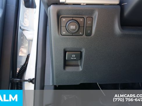 Used 2025 Ford Expedition Active AWD/4WD image 40