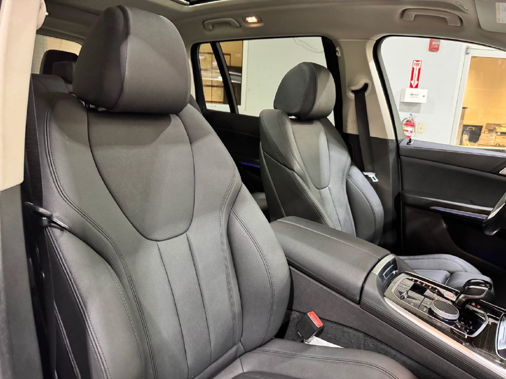 Used 2021 BMW X7 xDrive40i w/ Premium Package AWD/4WD image 31