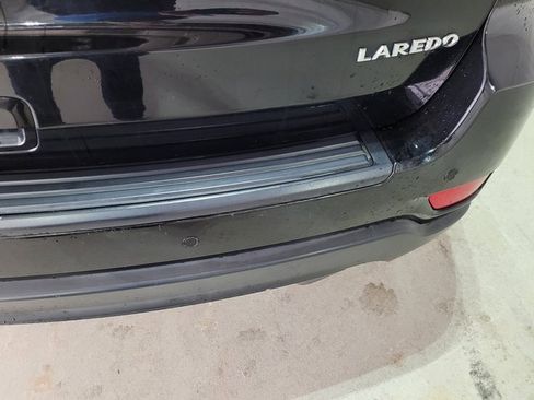 Used 2018 Jeep Grand Cherokee Laredo image 9