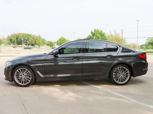 Used 2019 BMW 530e w/ Convenience Package image 4