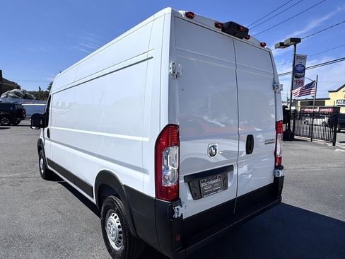 Used 2025 RAM ProMaster 2500 w/ Convenience Group image 5