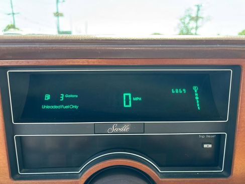 Used 1987 Cadillac Seville FWD image 12