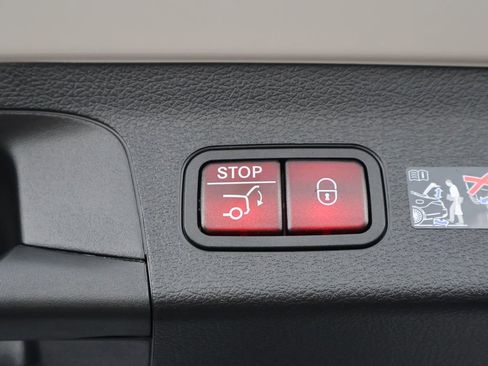 New 2026 Mercedes-Benz GLS 450 4MATIC image 16